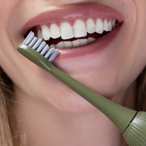 Электрическая звуковая зубная щётка Revyline RL 060, зеленая